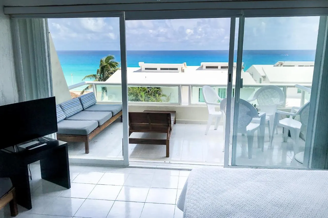 Brisas Shores Ocean View Terrace Apartments, Beach And Pool, Cancun Hotel Zone Apartment