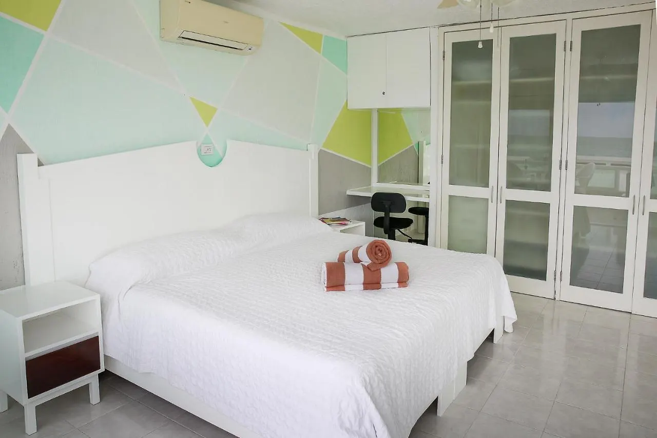 Brisas Shores Ocean View Terrace Apartments, Beach And Pool, Cancun Hotel Zone 0*,