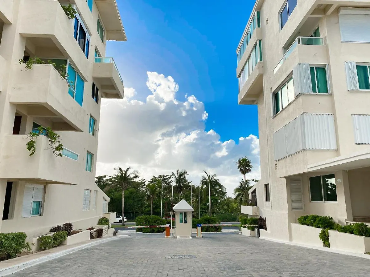Brisas Shores Ocean View Terrace Apartments, Beach And Pool, Cancun Hotel Zone