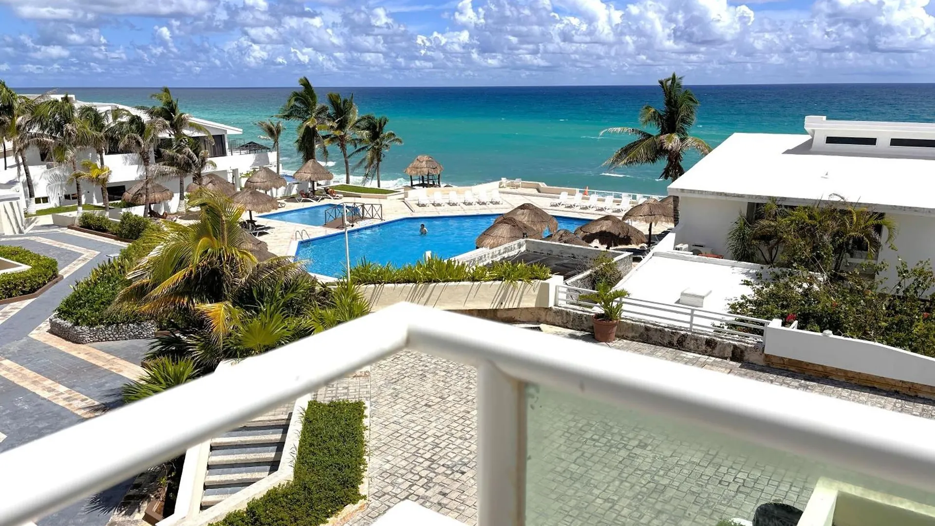 Brisas Shores Ocean View Terrace Apartments, Beach And Pool, Cancun Hotel Zone