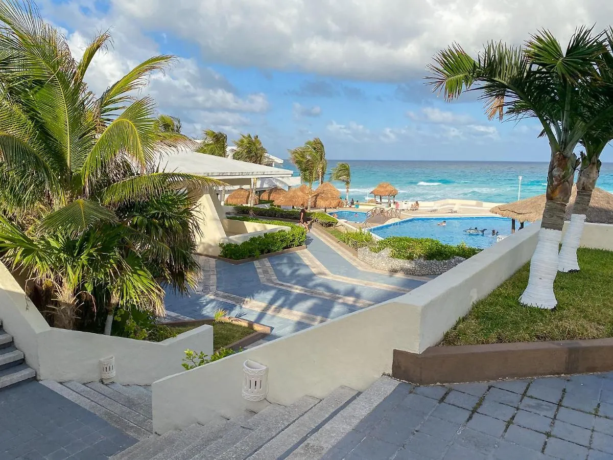 Apartment On The Beach With Terrace Ocean View, Brisas Cancun 01 By Beach & Ocean Apartments
